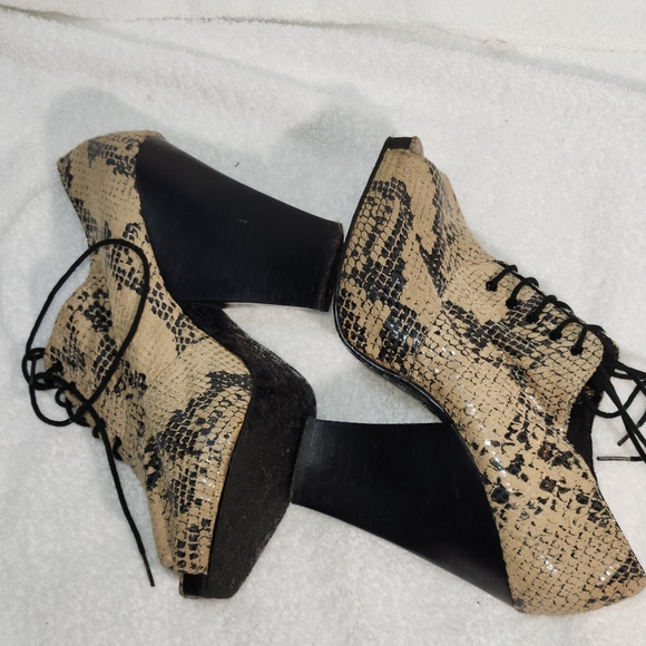 PENNY LOVES KENNY SNAKE SKIN LEATHER LACE UP HEELS ZEN PEP TOE BOOTIE SIZE 7 - Picture 8 of 12